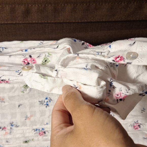 Jane and Delancey Floral V-Neck Button Blouse - - Picture 4 of 5